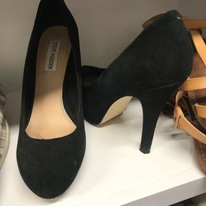 Black suede Steve Madden pumps
